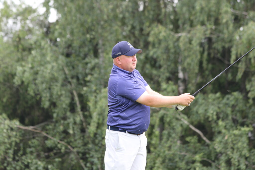 Simo Kosunen SM-reikäpeleissä.