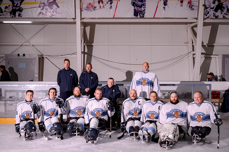 Paraleijonat yhteiskuvassa.