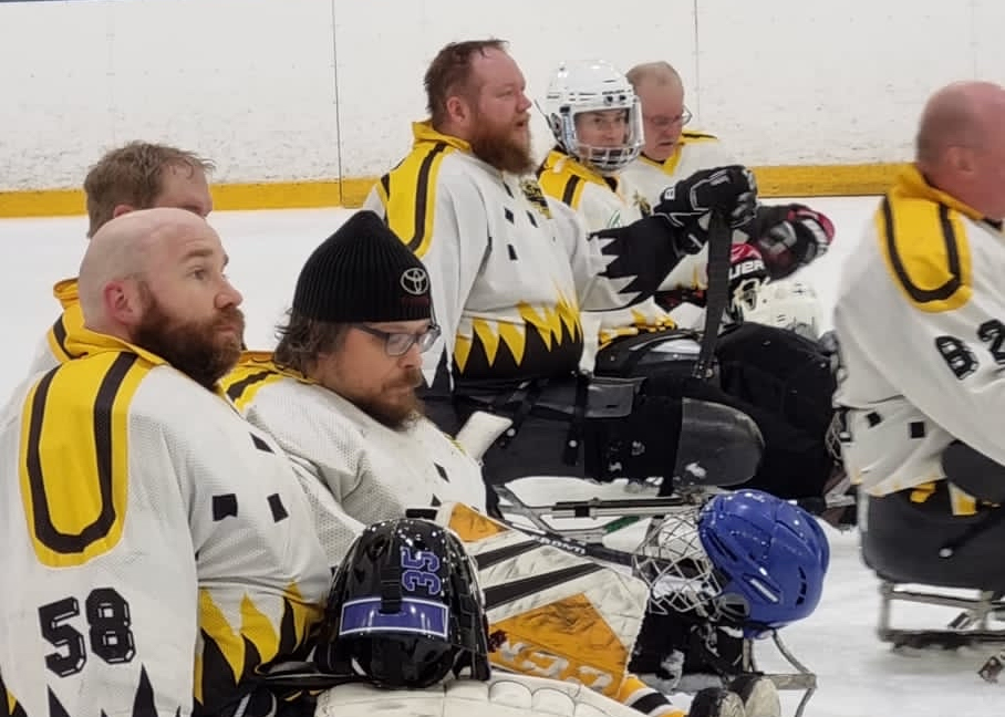 Kiekko Nikkarit jäällä.