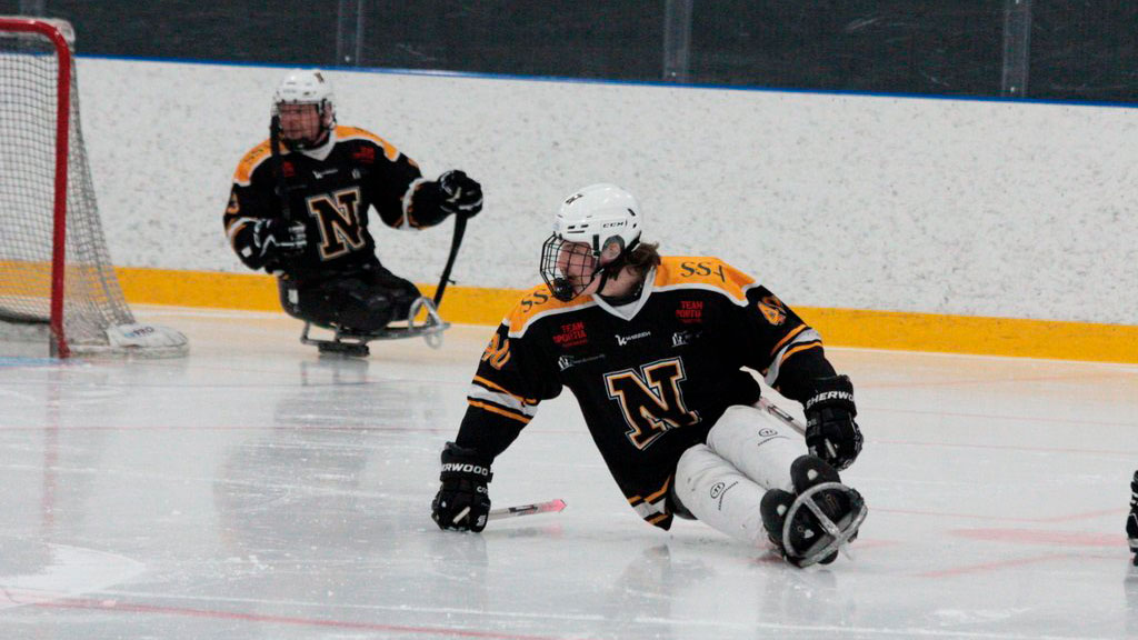 Nemo Pajula kelkkailemassa jäällä.