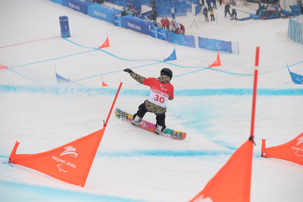 Tomi Taskinen lautailemassa.