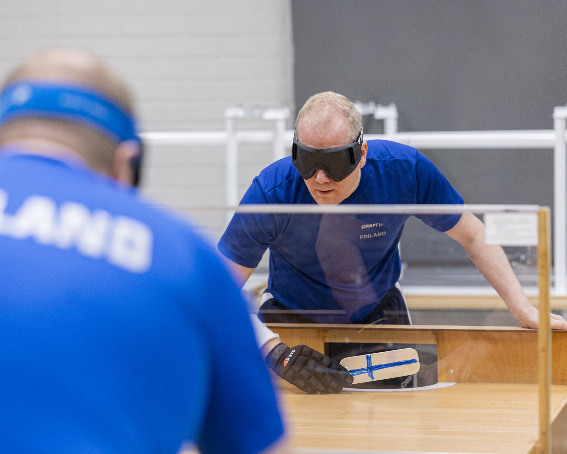 Teemu Ruohonen pelaamassa sokkopingistä. Kuva vuoden 2025 Pajulahti Games -kilpailuista.