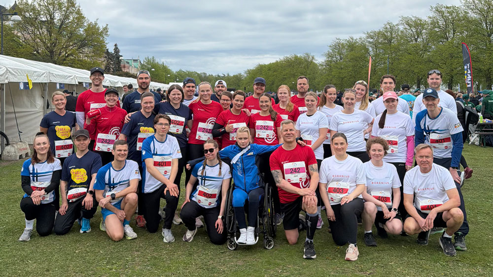 Team Para -joukkueet yhteiskuvassa tapahtumapaikalla.