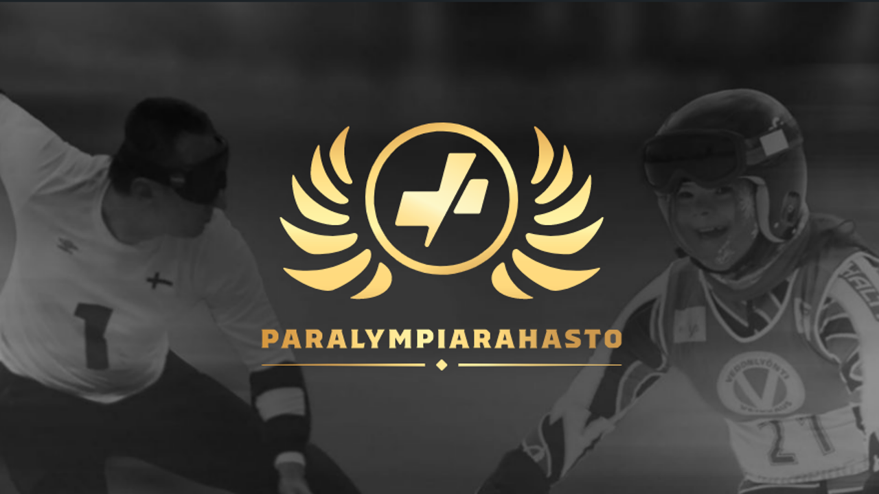 Mustavalkoisena vaakakuvana taustalla, koontikuvassa maalipalloilija ja SO-alppihiihtäjä. Kuvan päällä kultainen Paralympirahaston logo.